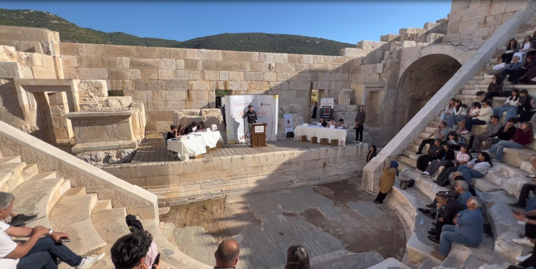 Patara Meclisi'nde genç münazaracılar fikirlerini yarıştırdı